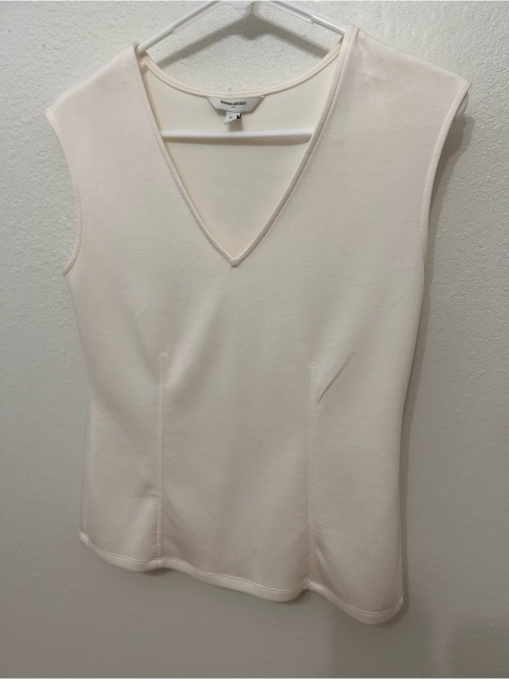 Banana Republic Cream V-Neck Sleeveless Top